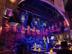 -FOUR PLAY BAR