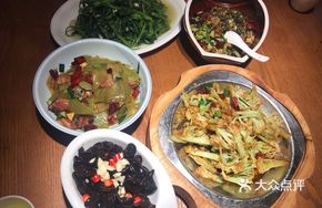 Dry Pot Stir-Fried Organic Cauliflower with Pork