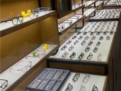 -罗伯特眼镜·蔡司官方授权(罗湖国贸店)