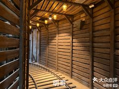 -暴风岛沉浸式体验馆(百联世纪店)