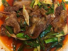 代代人都爱吃的回锅肉-有红鸡毛店·川菜(建设路店)