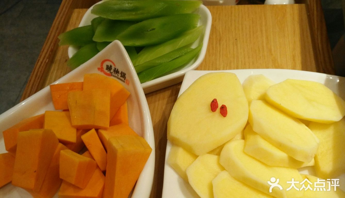 菜品食材很新鲜，毛肚是软糯的感觉我很喜欢！