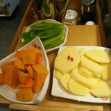 菜品食材很新鲜，毛肚是软糯的感觉我很喜欢！