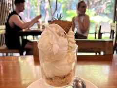 -Chom Cafe and Restaurant