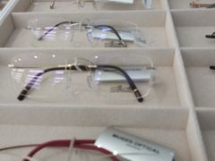 -目艮眼镜SHOWROOM(品牌集合店)