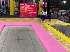 -嘿哟动霸CHUA·新潮玩运动娱乐中心·蹦床滑冰团建乐园