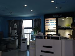 -提一眼镜·蔡司·依视路(小寨店)