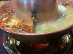 -果松木炭酸菜铜火锅·外婆参鸡汤