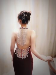 -觅白婚纱礼服馆