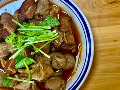 红烧肉拼肥肠-人和水上飘(第一家店)