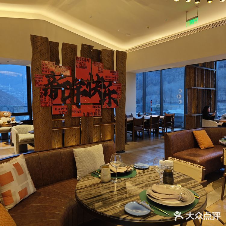 699的牦牛套餐虽然只是两人餐，但是我们三个人去都够了