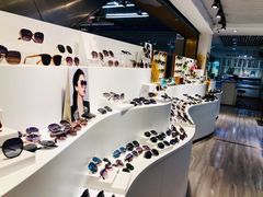 -宏宇眼镜蔡司依视路折扣店(兆佳眼镜城店)