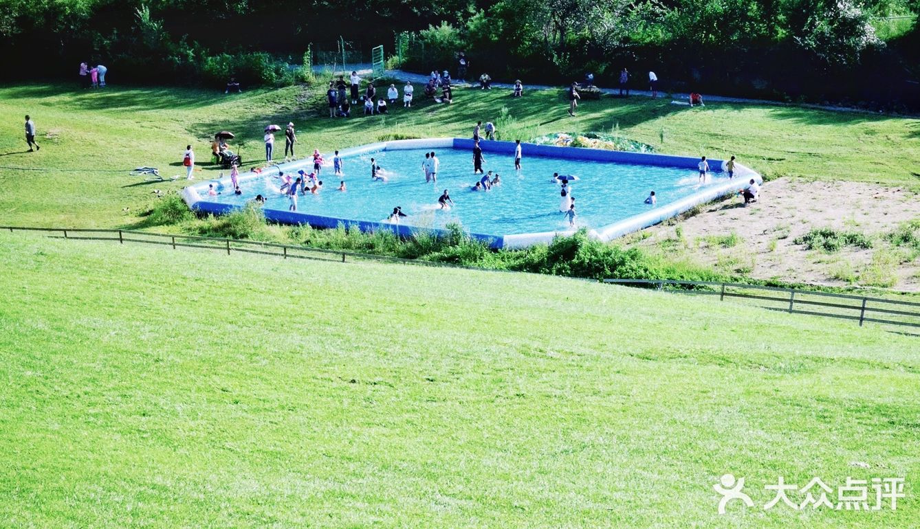 可以疯狂撒欢儿的大草坪，等你哦！