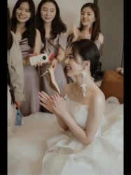 点击看大图 -Renee芮亦婚纱