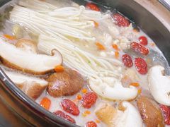滋补汤底-花苑美食横琴生蚝火锅(拱北粤华路店)