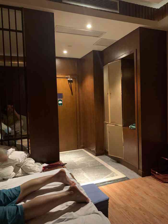 云中漫步·足疗养生会所(加州店)-"环境超棒哦,前厅的装修就给人一种