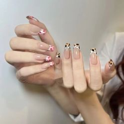 -桃色美甲沙龙