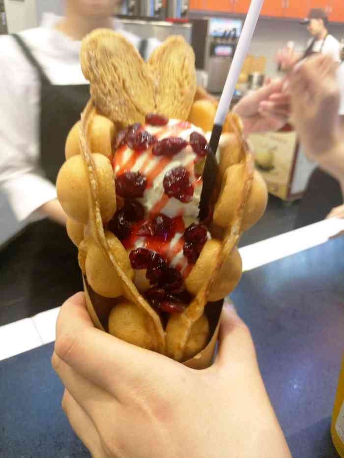 松枝记滋蛋仔-"新店开张全场10块,有很多人在排队,正好.