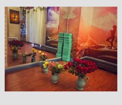 -闺蜜瑜伽·普拉提女性塑形馆