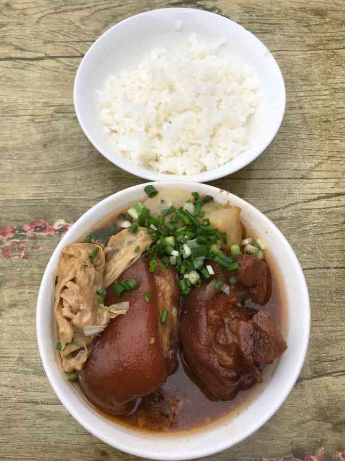 马坪老汪拐子饭(随州总店[薄荷]环境:传统快餐店,讲究环境的就算.