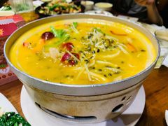 -老滇山寨•云南特色菜•地方菜•民族风情歌舞表演(金碧店)