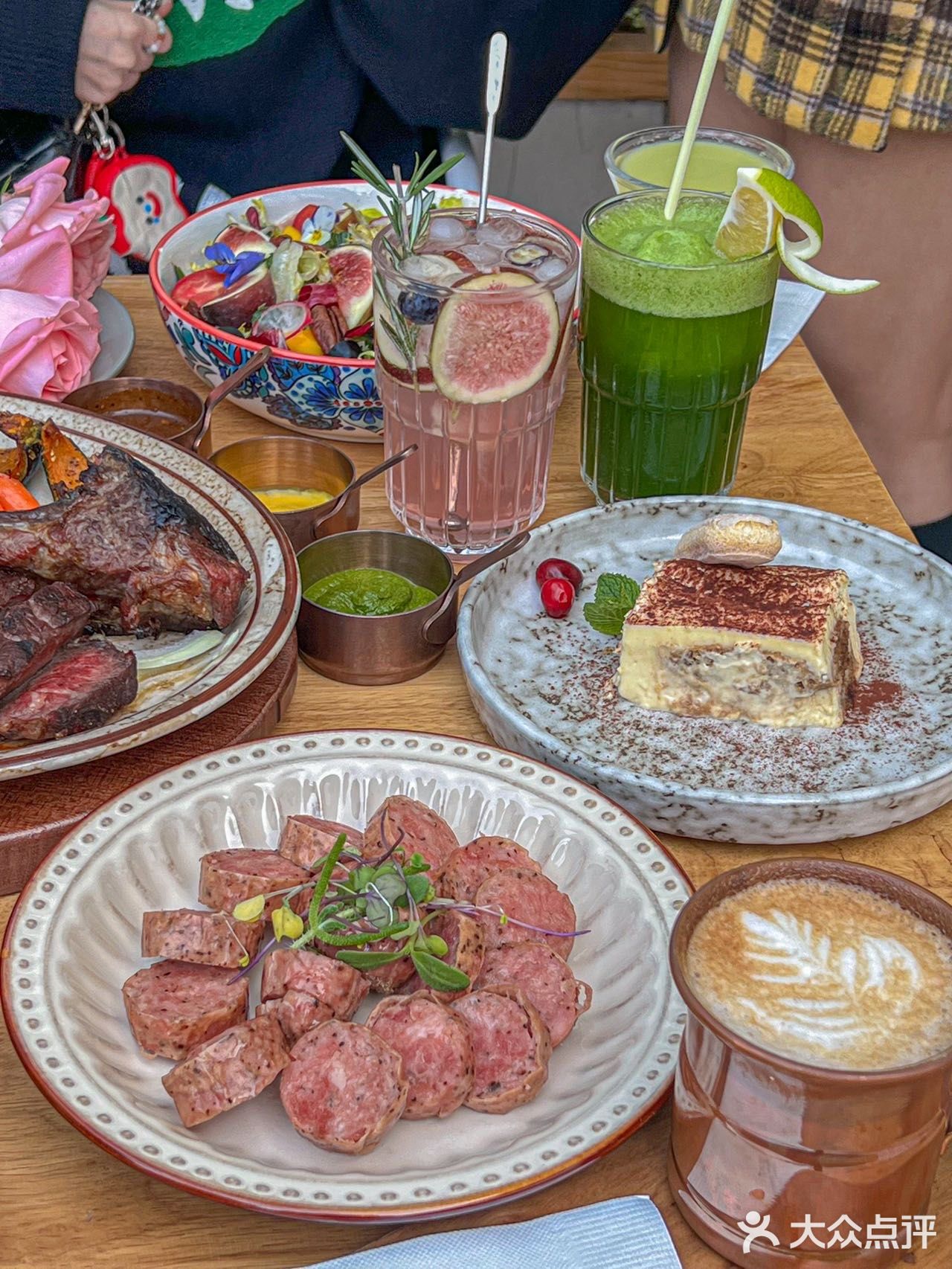 藏在武汉市中心，闹中取静的天台花园餐厅，人均才60