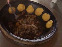 -粘豆包柴火铁锅炖