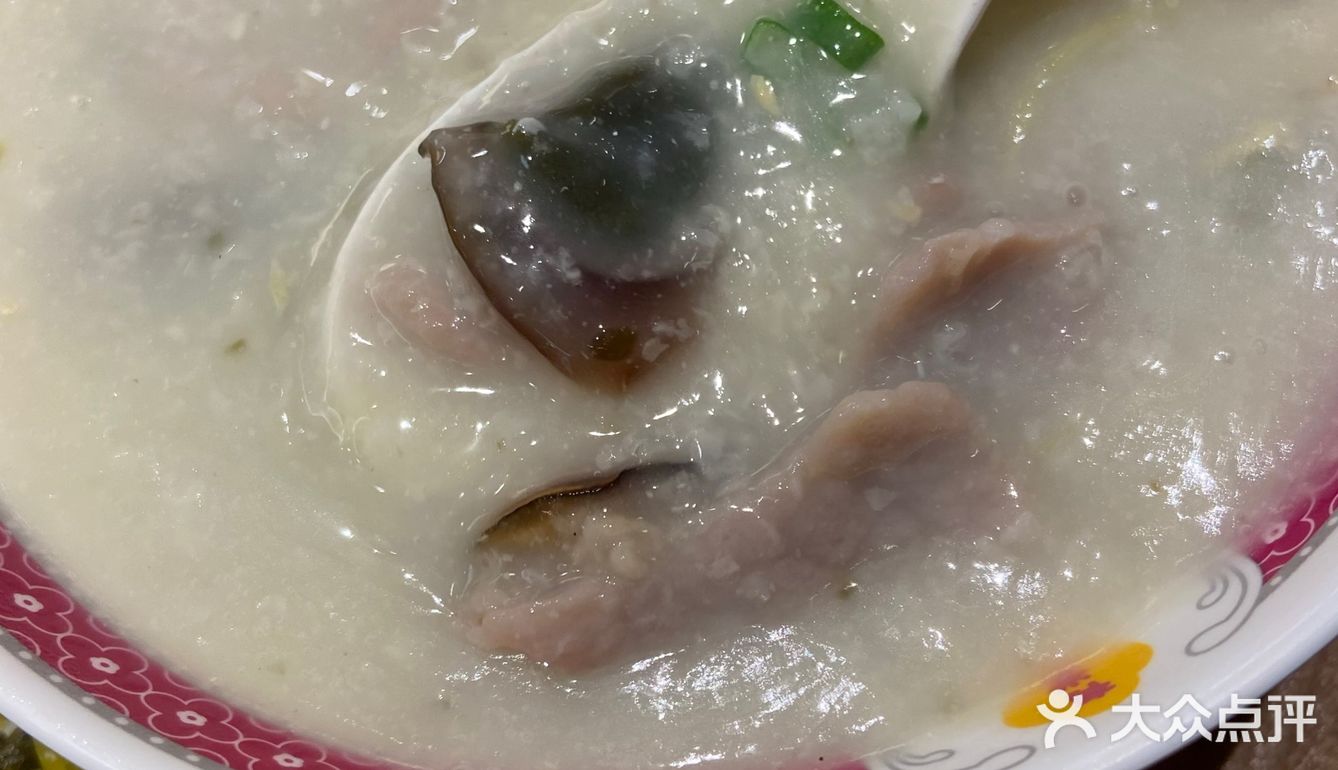 一间开了不是很久的店～看着整洁干净
