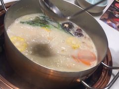 -洪氏嗨捞·猪肚鸡火锅(阳光天地店)