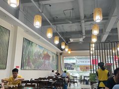 大堂-胡须哥网红竹筒菜