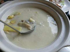 -河畔春天时尚餐厅