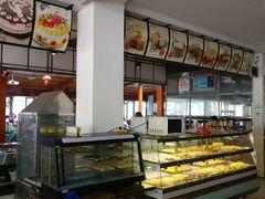 面包甜点陈列柜-琼海·狮椰美食楼