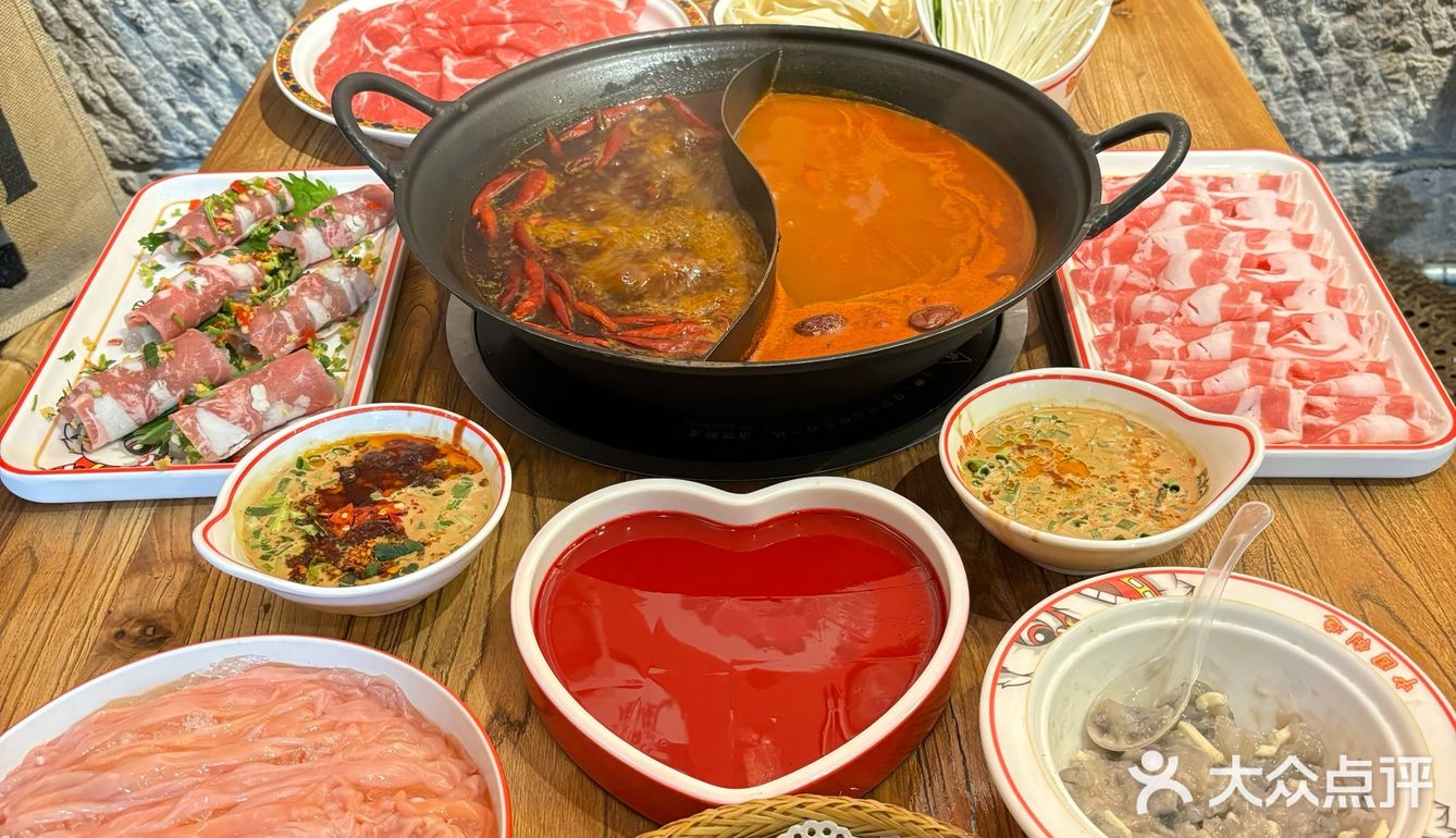 在大明湖！这样的小院子里吃火锅也太惬意了吧