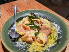 甜菜头松子芝士饺子-La Strada(安福路店)