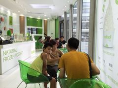 llaollao(又优)冻酸奶(建外SOHO店)-Salud撒露欧洲冻酸奶(北苑上品店)
