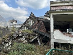 -四川汶川特大地震漩口中学遗址
