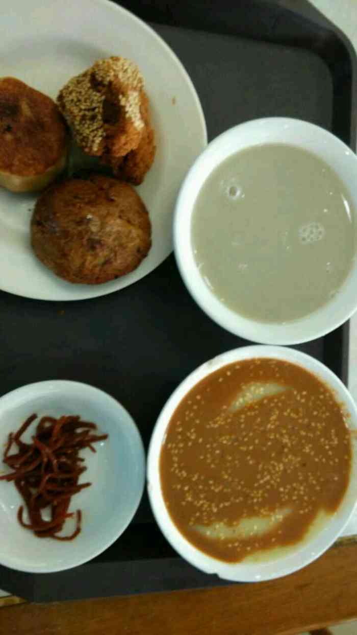 隆福寺小吃店(隆福寺店)-"老字号了,我小时候就老在隆福吃小吃,环境.