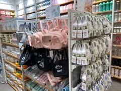 -名创优品(广州萝岗万达广场店)