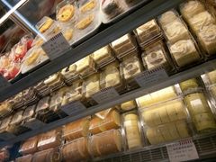 面包甜点陈列柜-红宝石·鲜奶小方·海派西点房(金杨店)