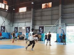 -顶峰篮球俱乐部(南头店)