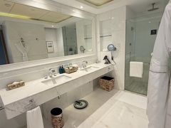 -苏州金鸡湖中茵皇冠假日酒店