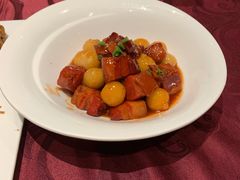 小土豆红烧肉-聚友居酒楼