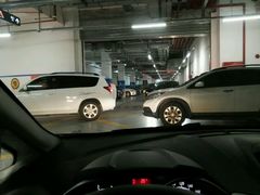 -虹桥天地-停车场