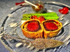 惠灵顿牛排-弦月窗LUNETTE BY AMANDA(复兴路店)