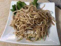 -墨脱石锅椰子鸡•香草鸭•东山羊(大东海店)