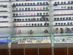 -视野联行眼镜•蔡司•依视路(温江店)