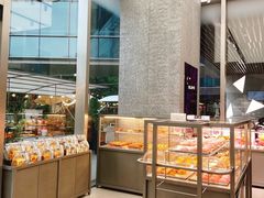 面包甜点陈列柜-好利来(上海虹桥新天地Lab主题店)