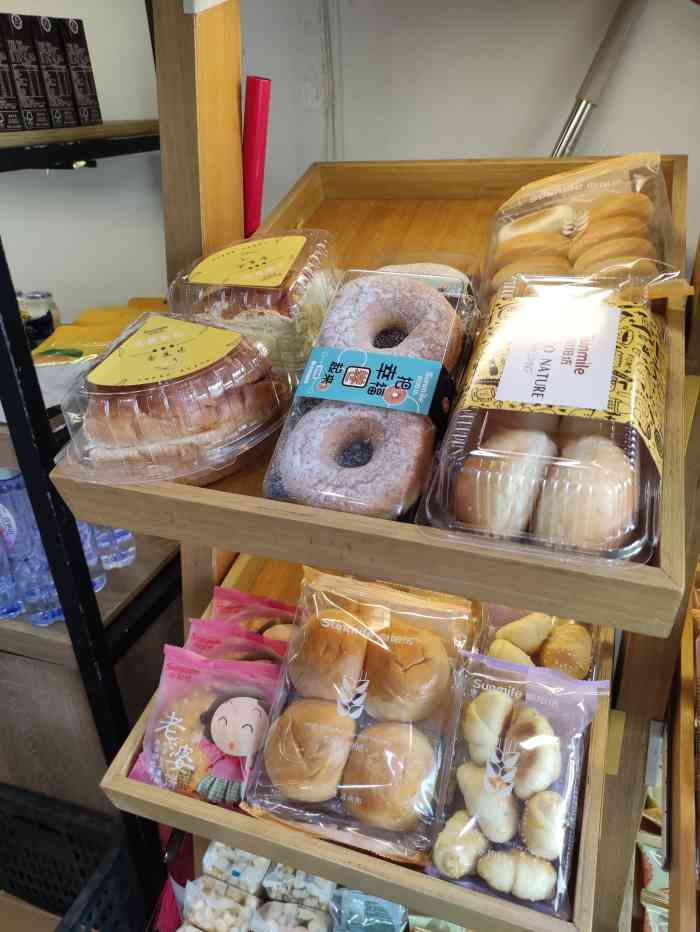 向阳坊(西洋路店)-"向阳坊也算是老店了,开了十多年的连锁面包.