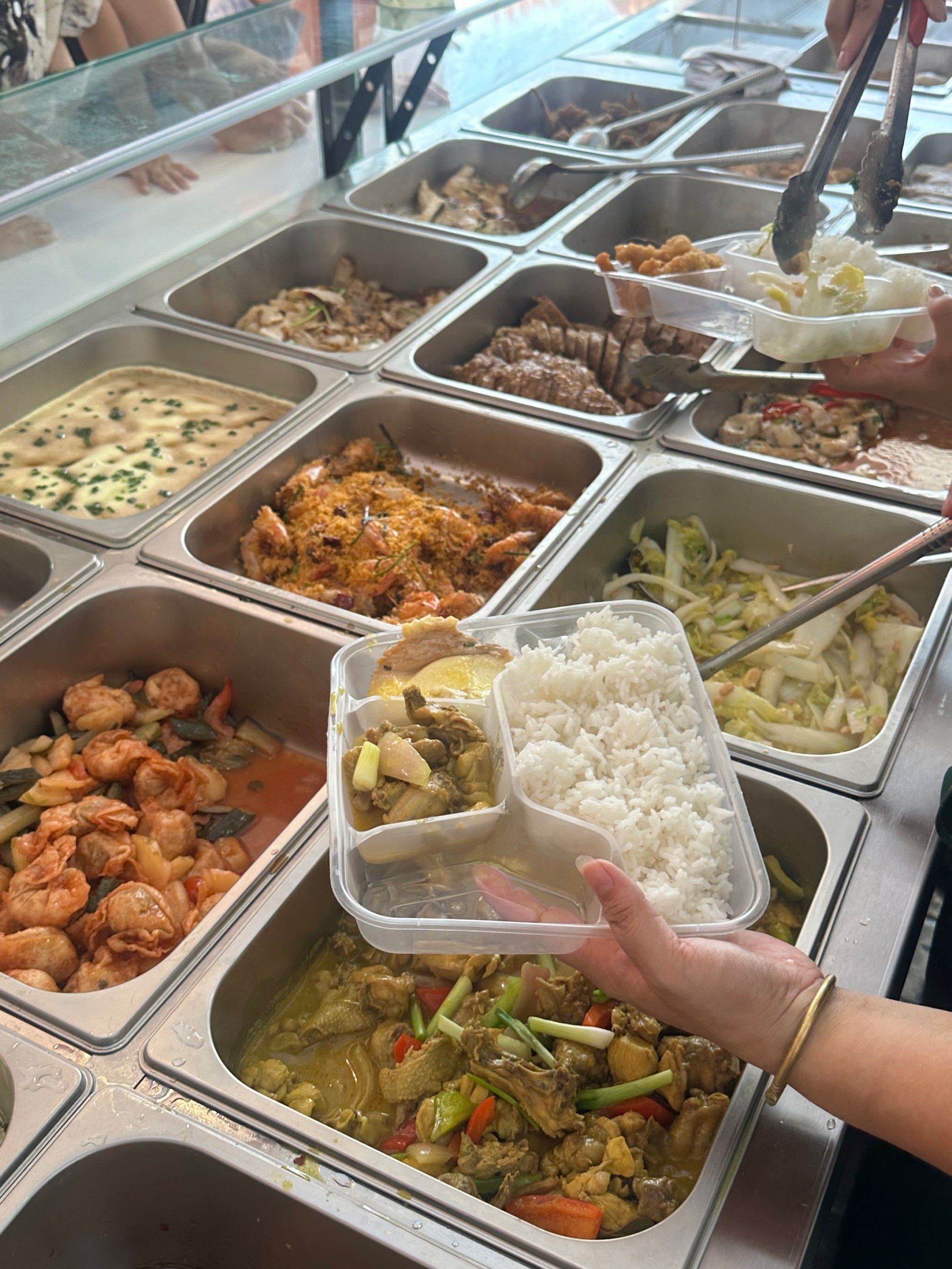 汕头打工人爱去的自选快餐!15r还送汤!