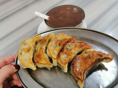 鲜肉韭菜煎饺-芬芳甜品(同福路店)